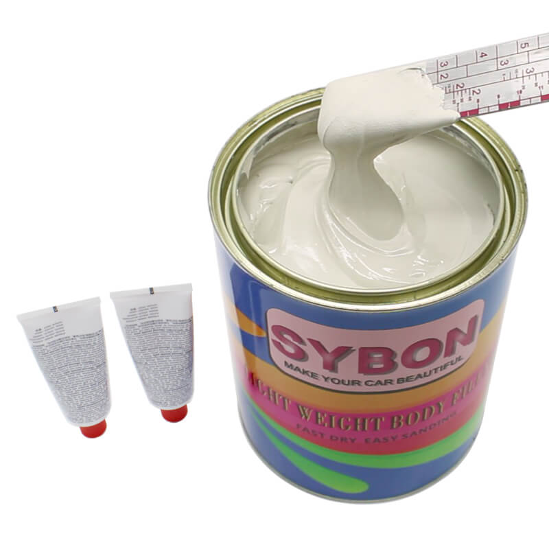 Applying-lightweight-body-filler-on-car-panel-SYNEW-automotive-filler